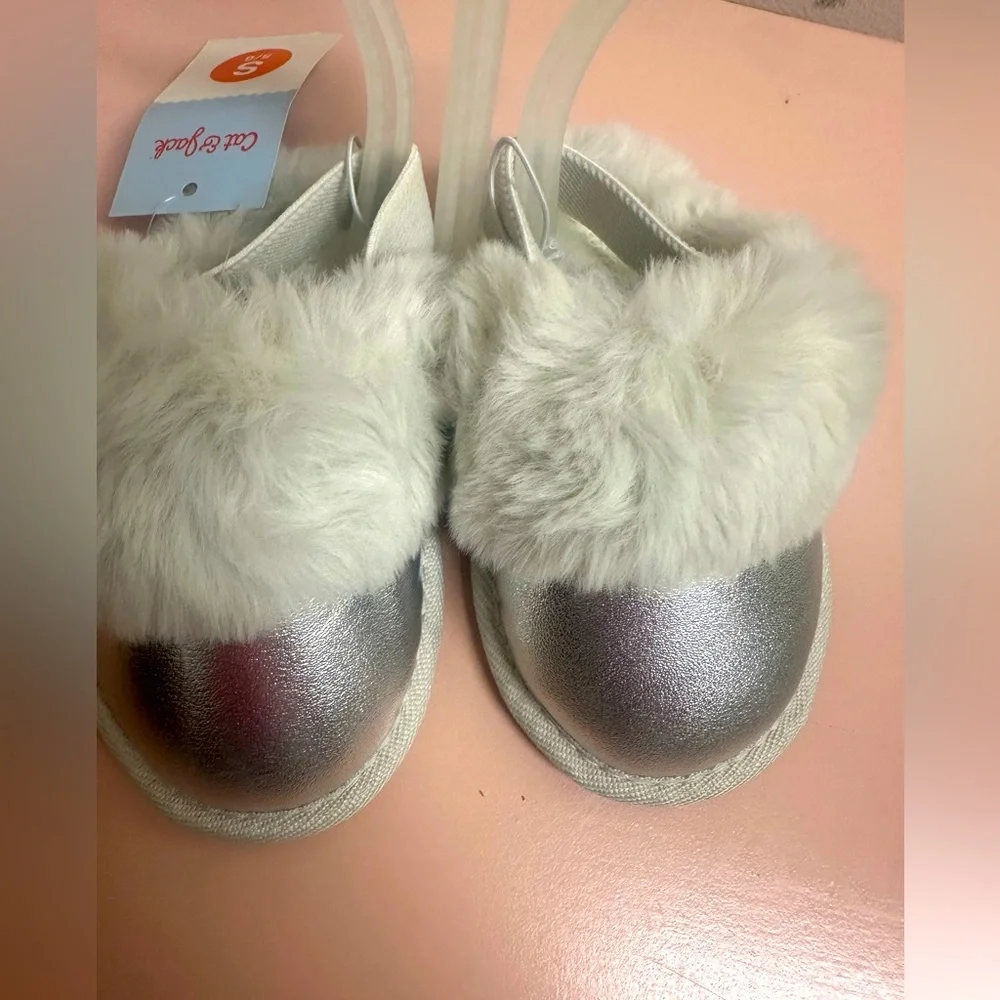 Cat & Jack Kids Silver Fur Lined Slippers SZ 5/6 NWT